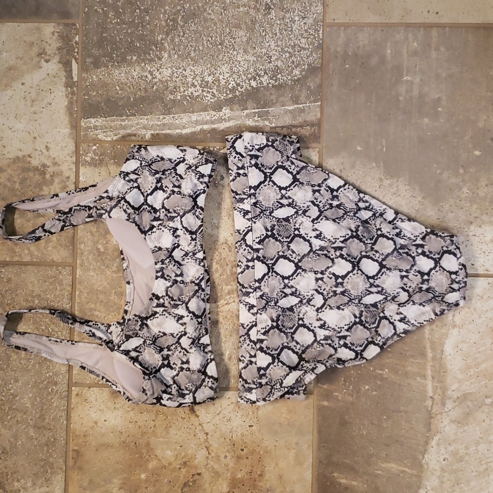 SNAKE PRINT SUIT - Picture 3 of 3